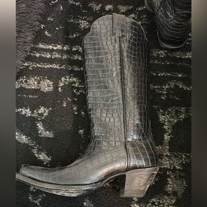 Idyllwind “Strut” boots in black, size 8.5 women’s